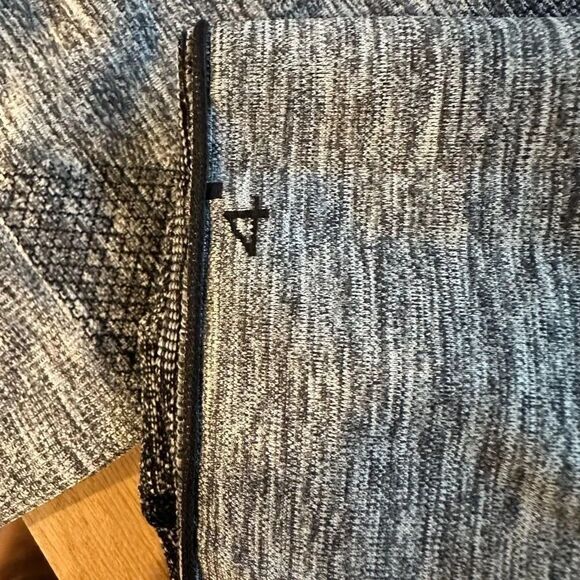 Seamlessly Street Crop Lululemon - Picture 3 of 3